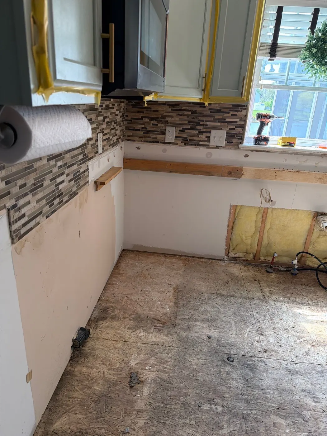 Containment setup for mold remediation in Spring Hill home